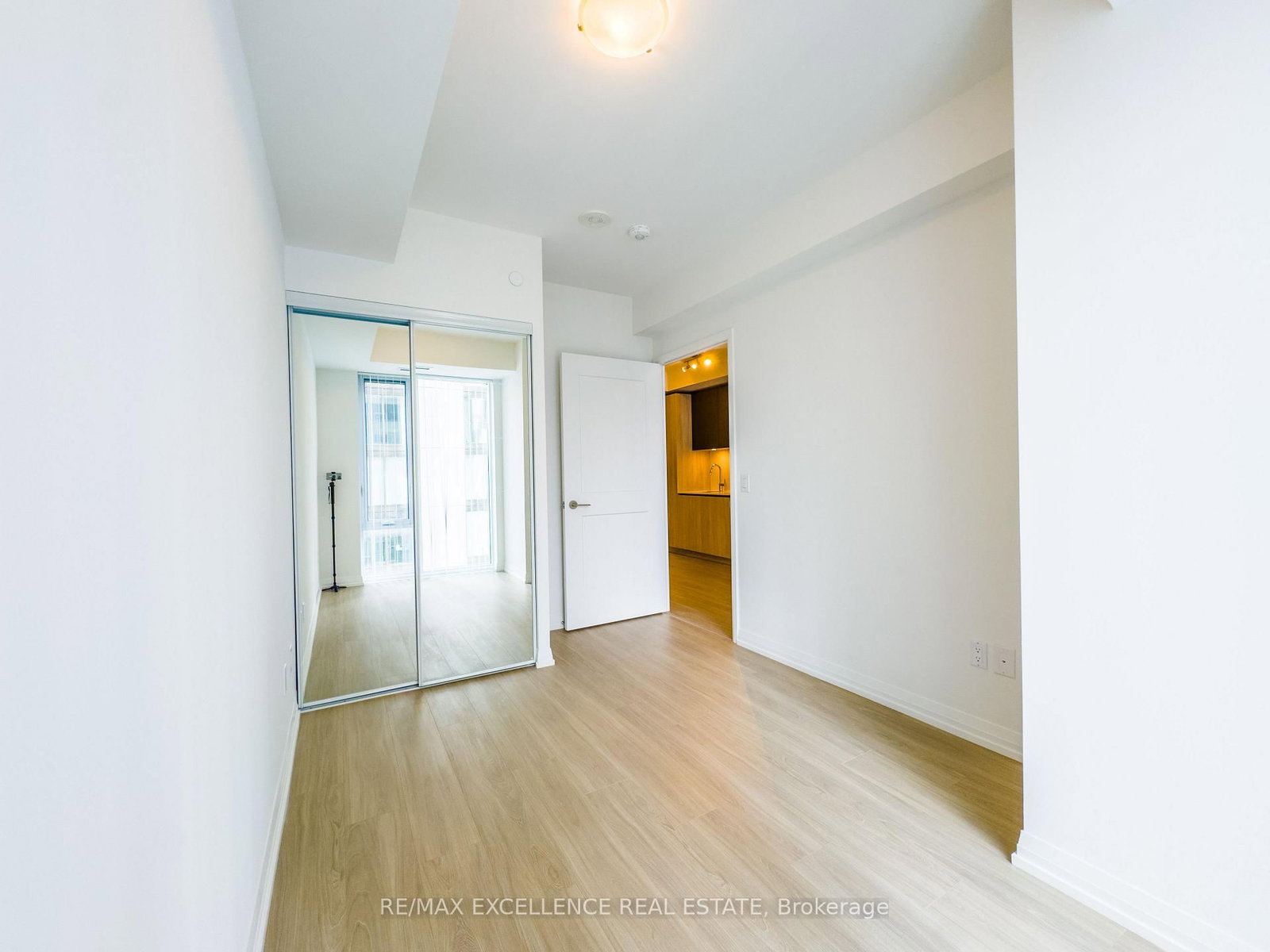 28 Widmer Street, Unit 4222 - Photo 24