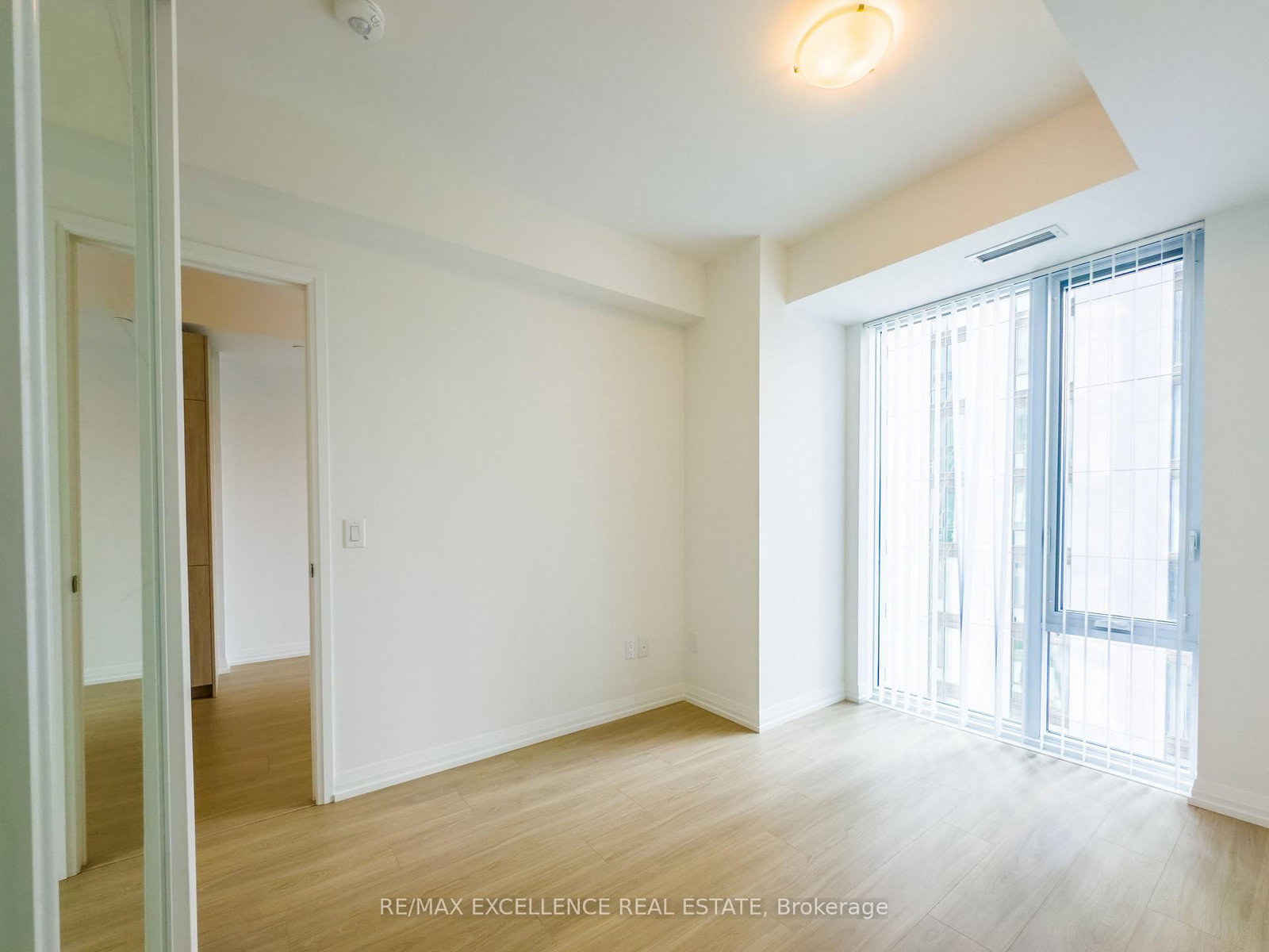 28 Widmer Street, Unit 4222 - Photo 25