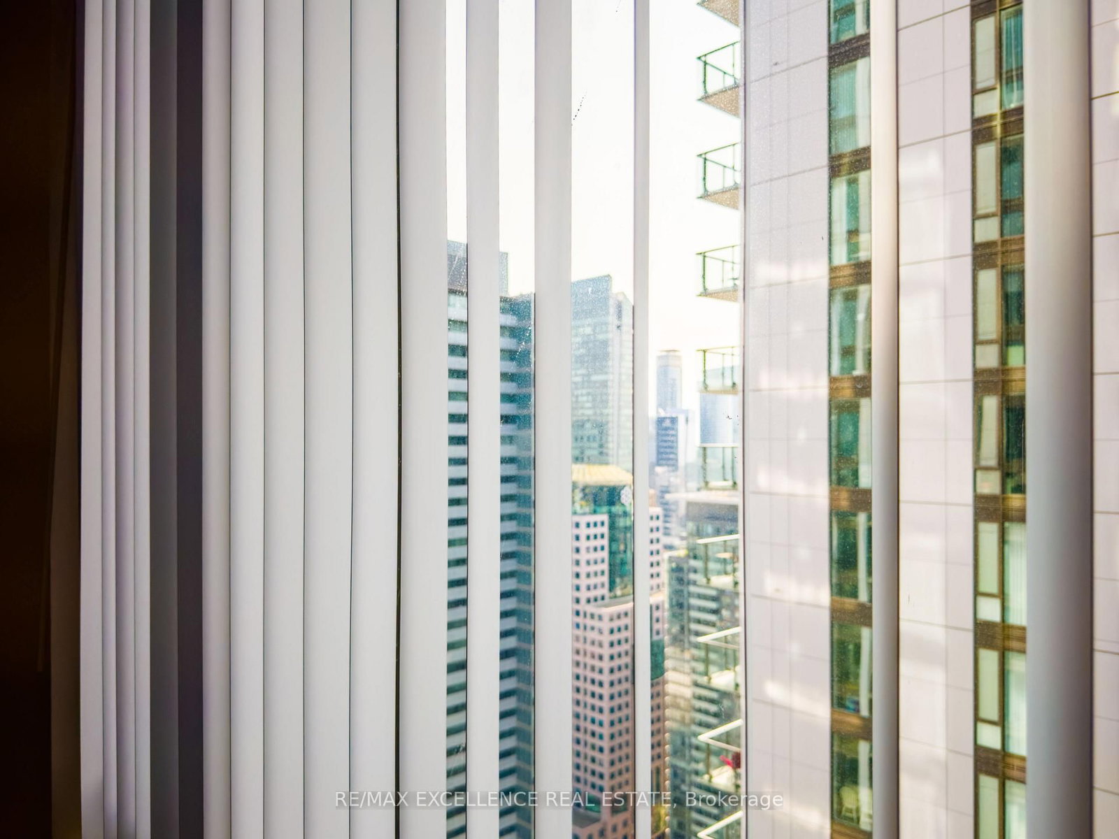 28 Widmer Street, Unit 4222 - Photo 26