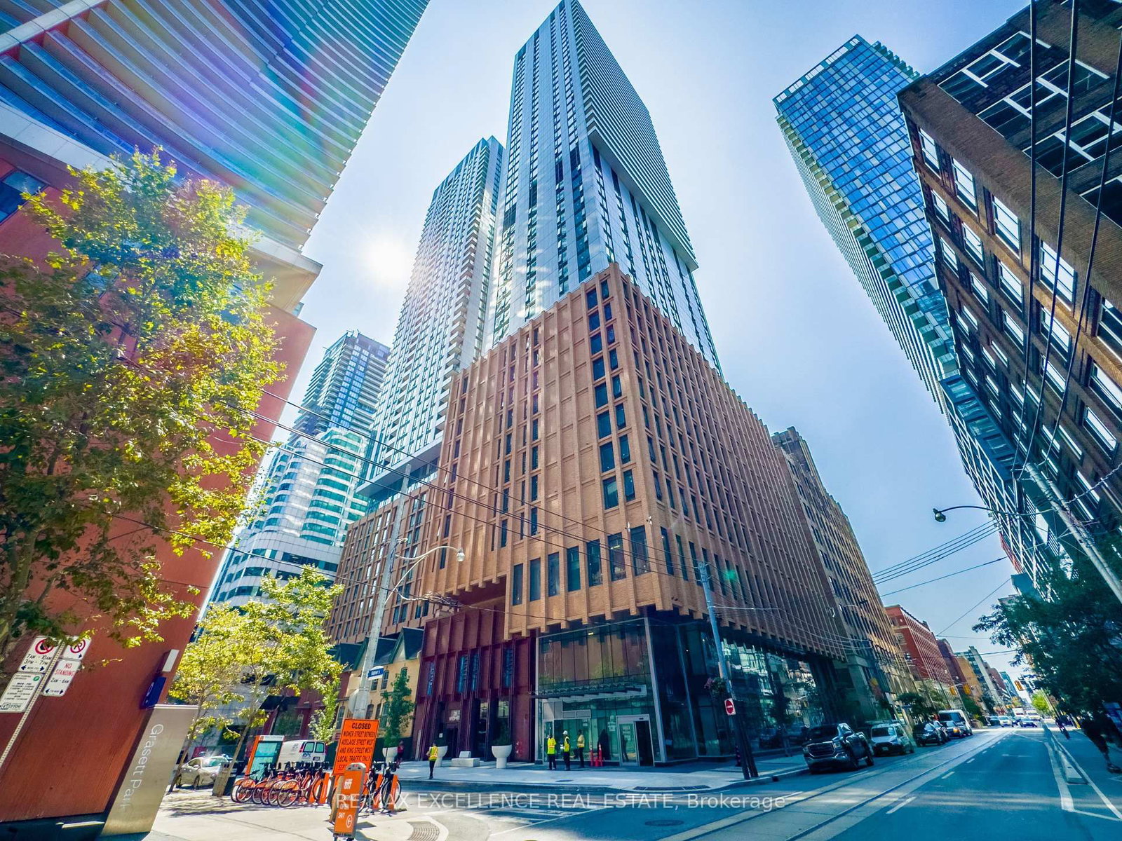 28 Widmer Street, Unit 4222 - Photo 4