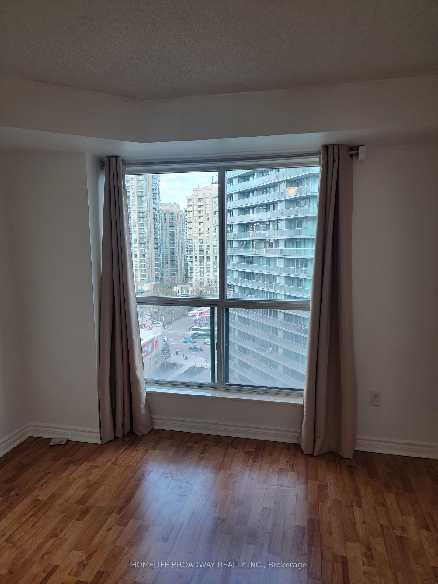 23 Lorraine Drive E, Unit 1615 - Photo 3