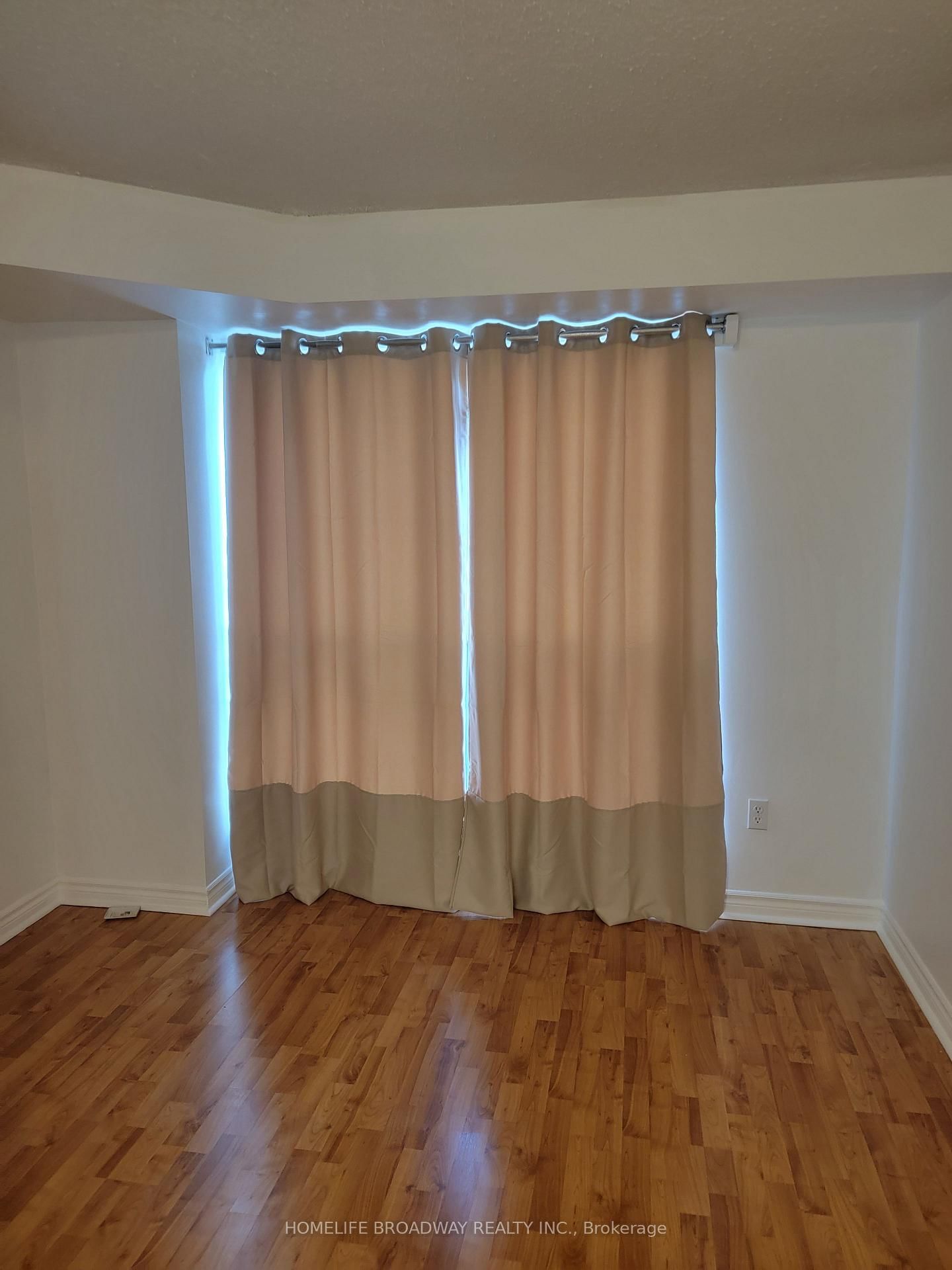 23 Lorraine Drive E, Unit 1615 - Photo 4