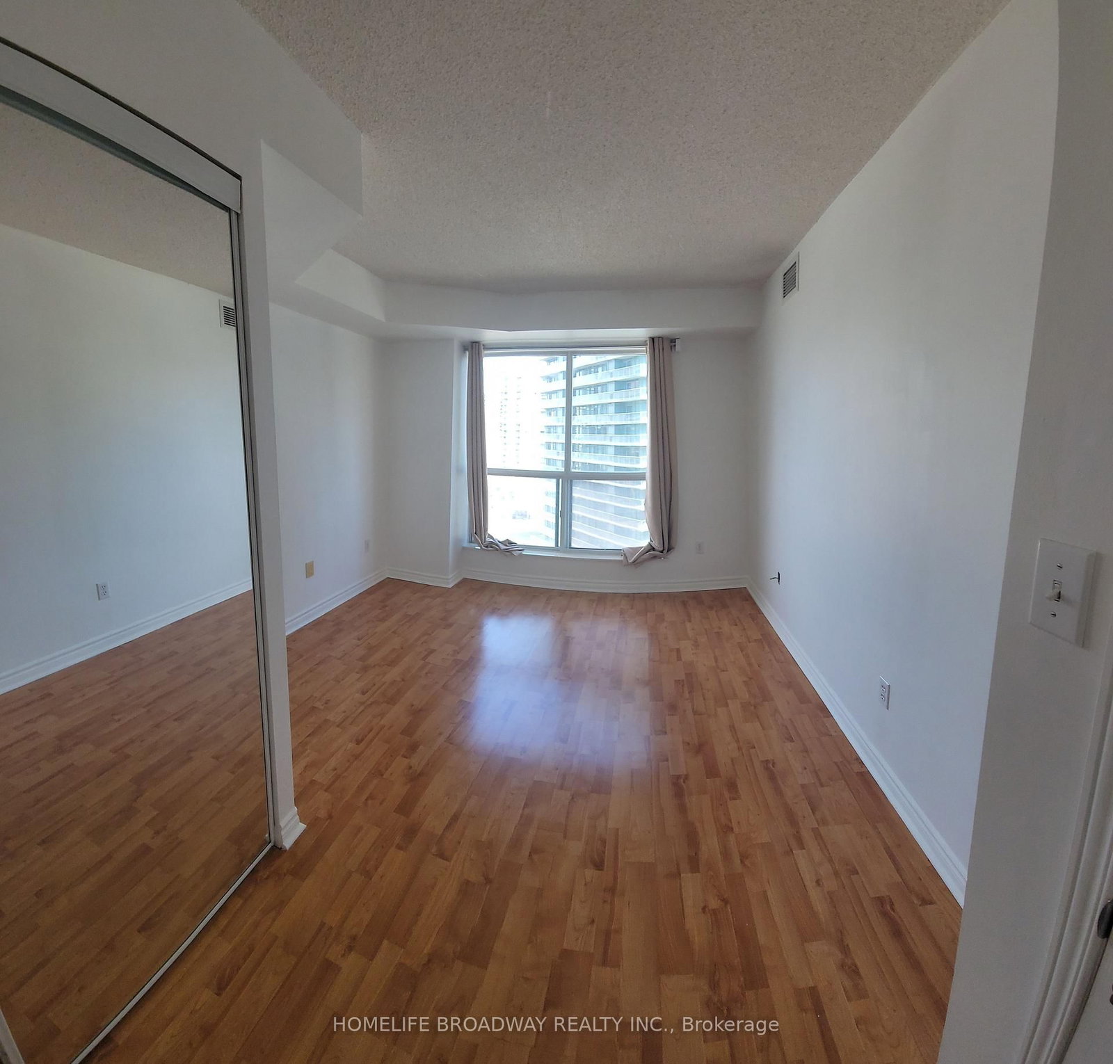 23 Lorraine Drive E, Unit 1615 - Photo 5