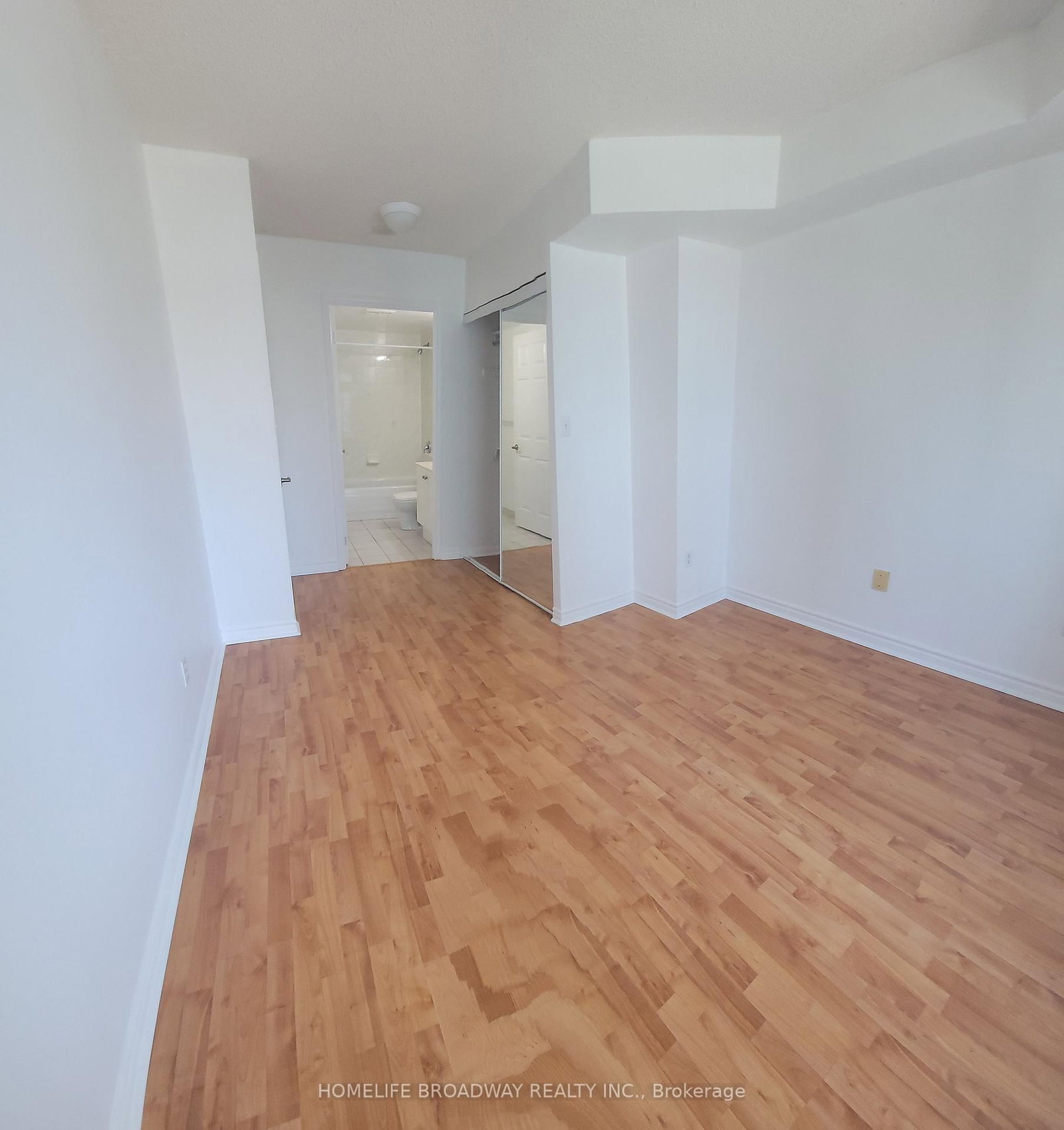 23 Lorraine Drive E, Unit 1615 - Photo 6