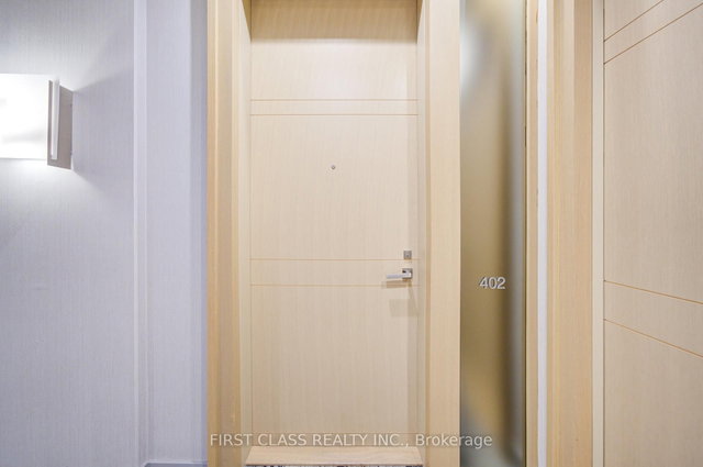 402 - 39 Queens Quay E