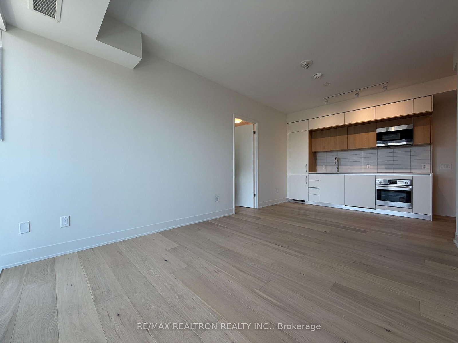 322 Dupont Street, Unit 502 - Photo 10