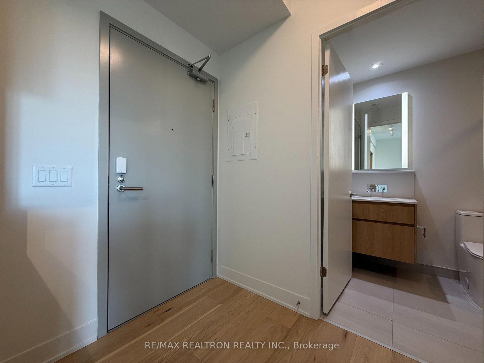 322 Dupont Street, Unit 502 - Photo 3