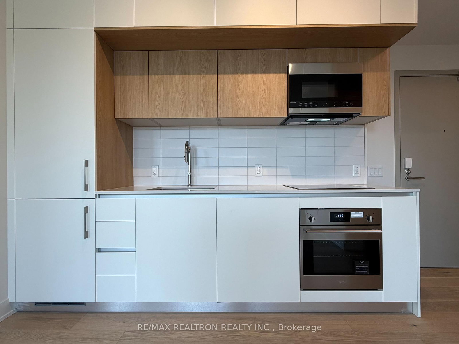 322 Dupont Street, Unit 502 - Photo 4