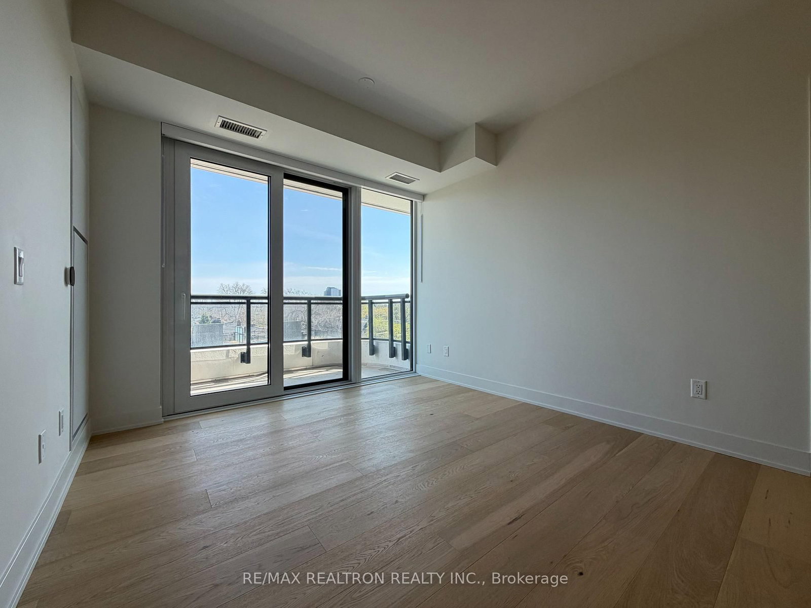 322 Dupont Street, Unit 502 - Photo 7