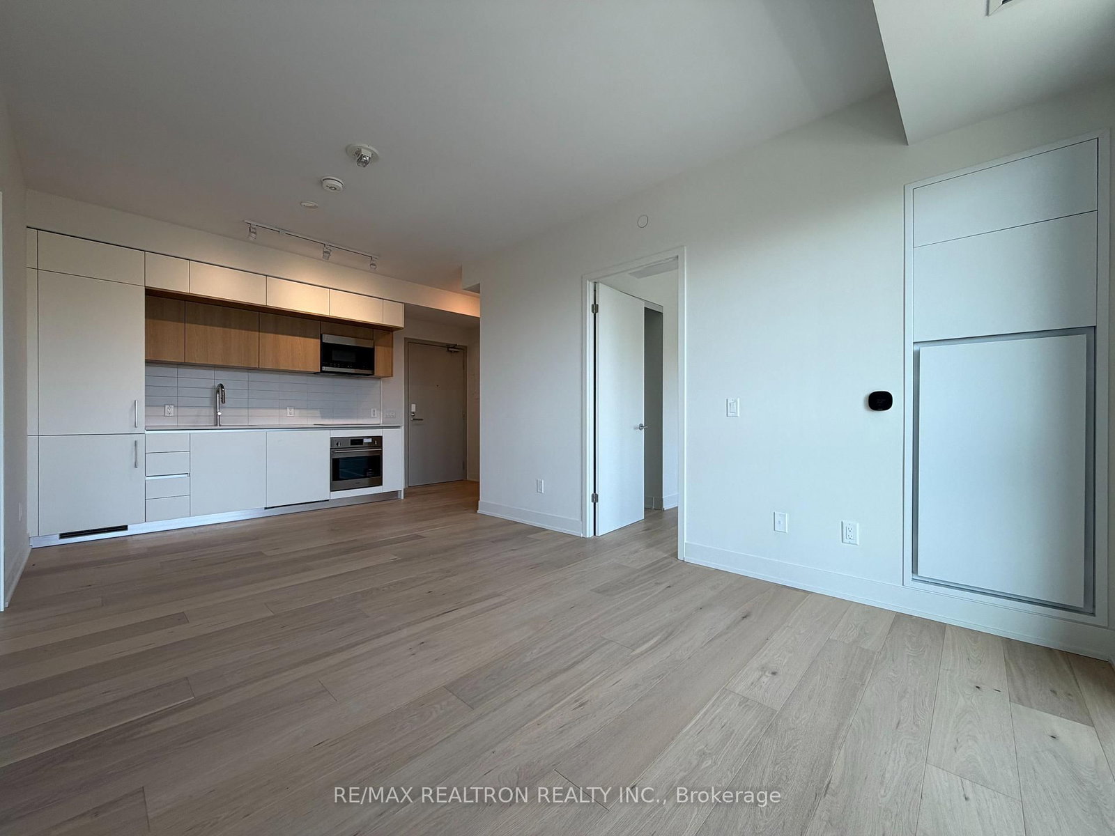 322 Dupont Street, Unit 502 - Photo 9