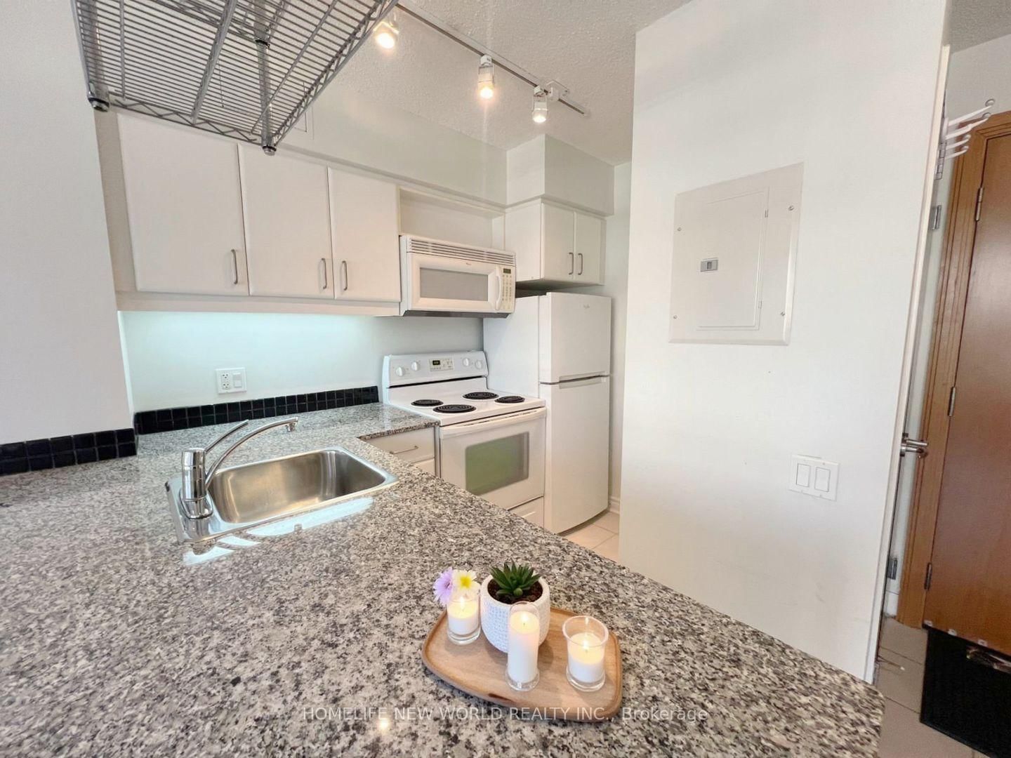 33 Sheppard Avenue E, Unit 609