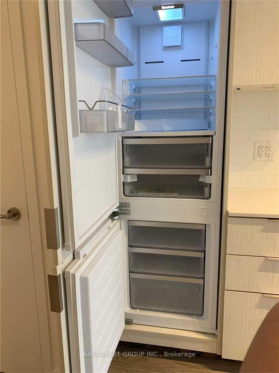 11 Wellesley Street W, Unit 614 - Photo 8