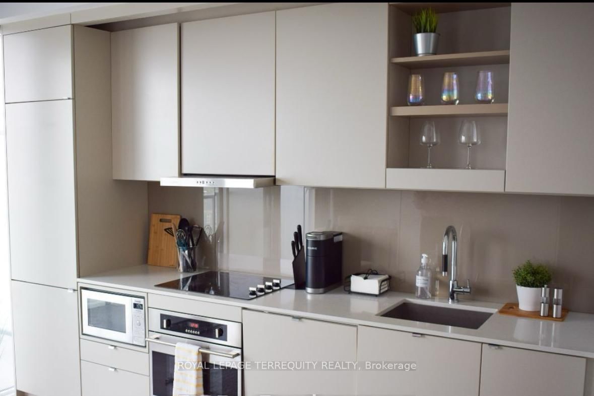 101 Peter Street W, Unit 2702 - Photo 2