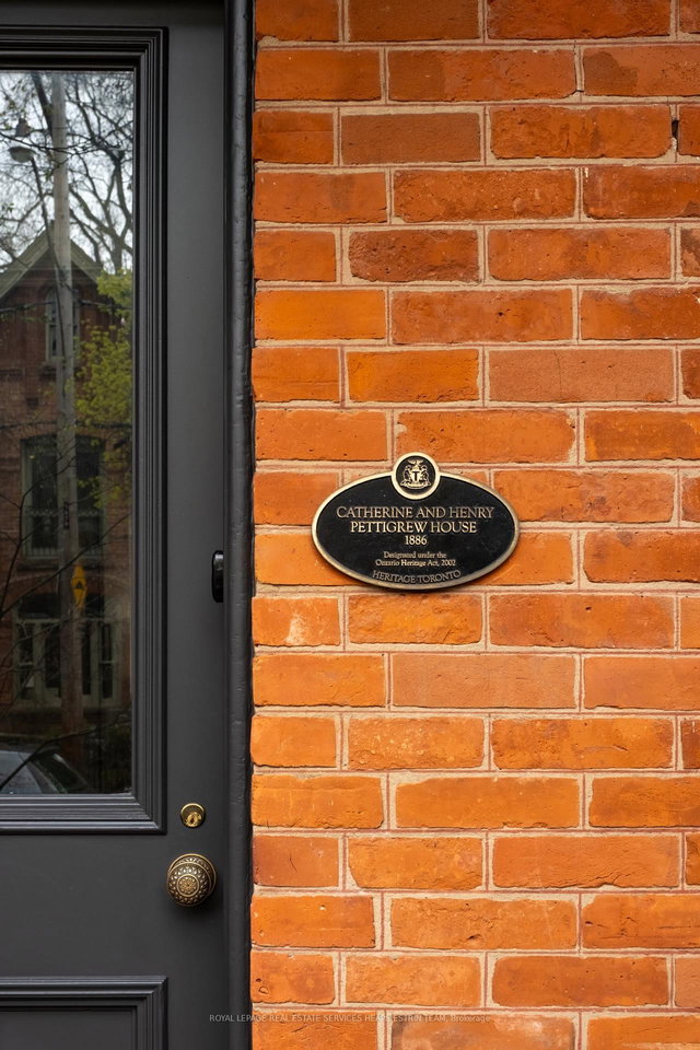 382 Sackville Street