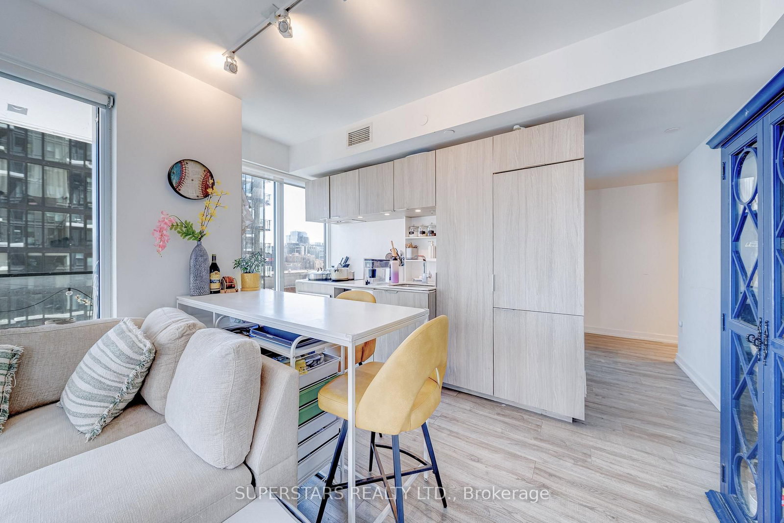 77 Shuter Street, Unit 1110 - Photo 9