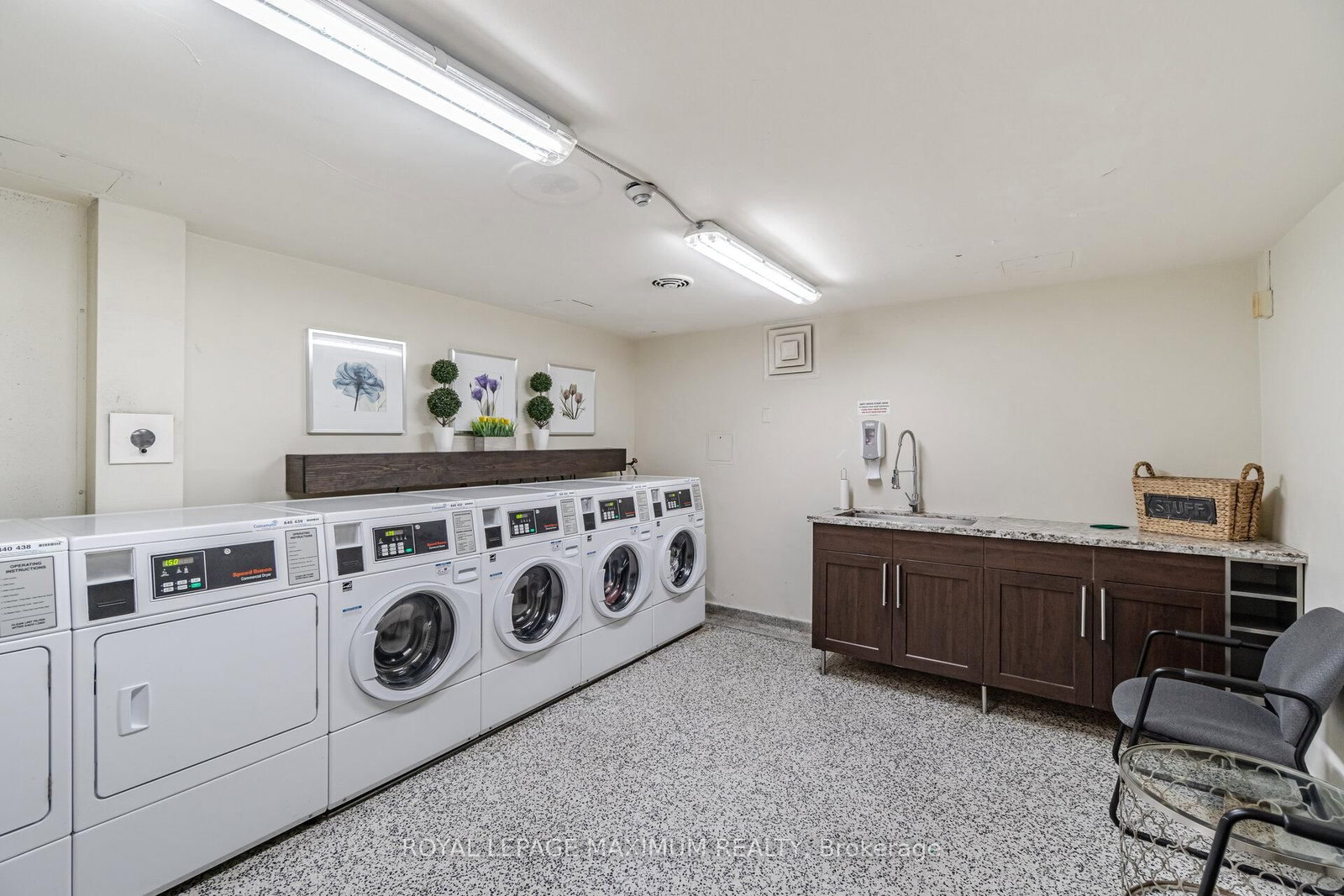 335 Lonsdale Road, Unit 407 - Photo 35