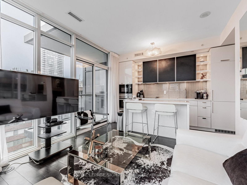 home for lease on 1303-32 Davenport Road