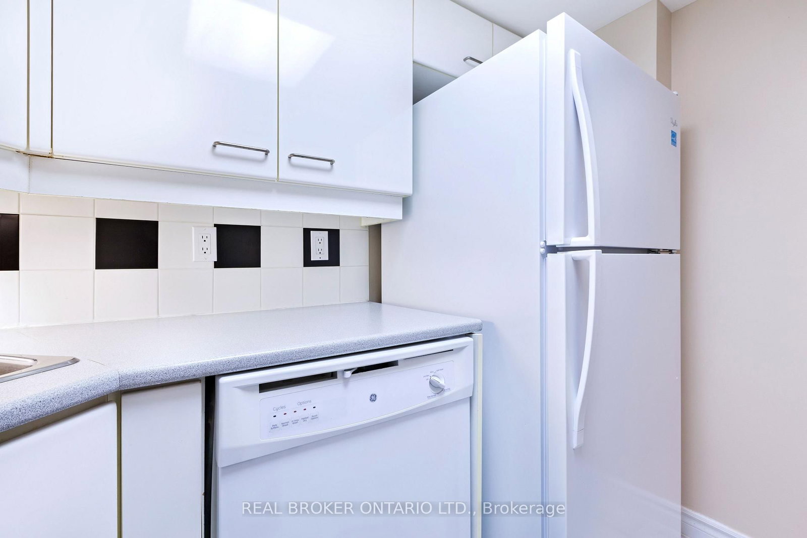 38 Elm Street, Unit 1110 - Photo 12