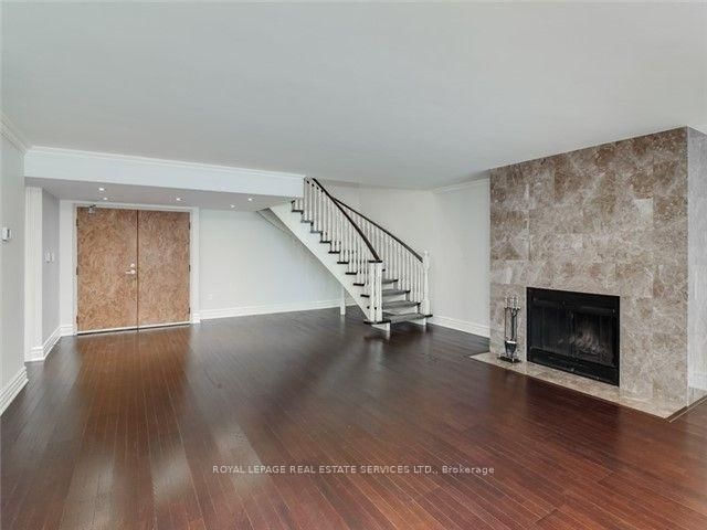 Ph1605 - 71 Charles Street E