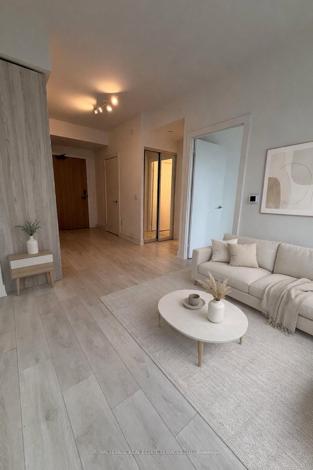 2803 - 15 Mercer Street