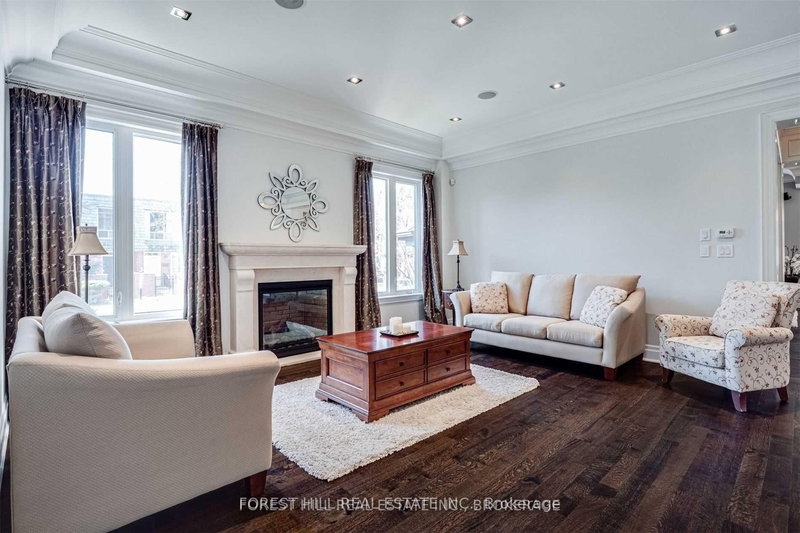 42 Yorkminster Road Cres, Toronto, M2P 1M3 | Image 2