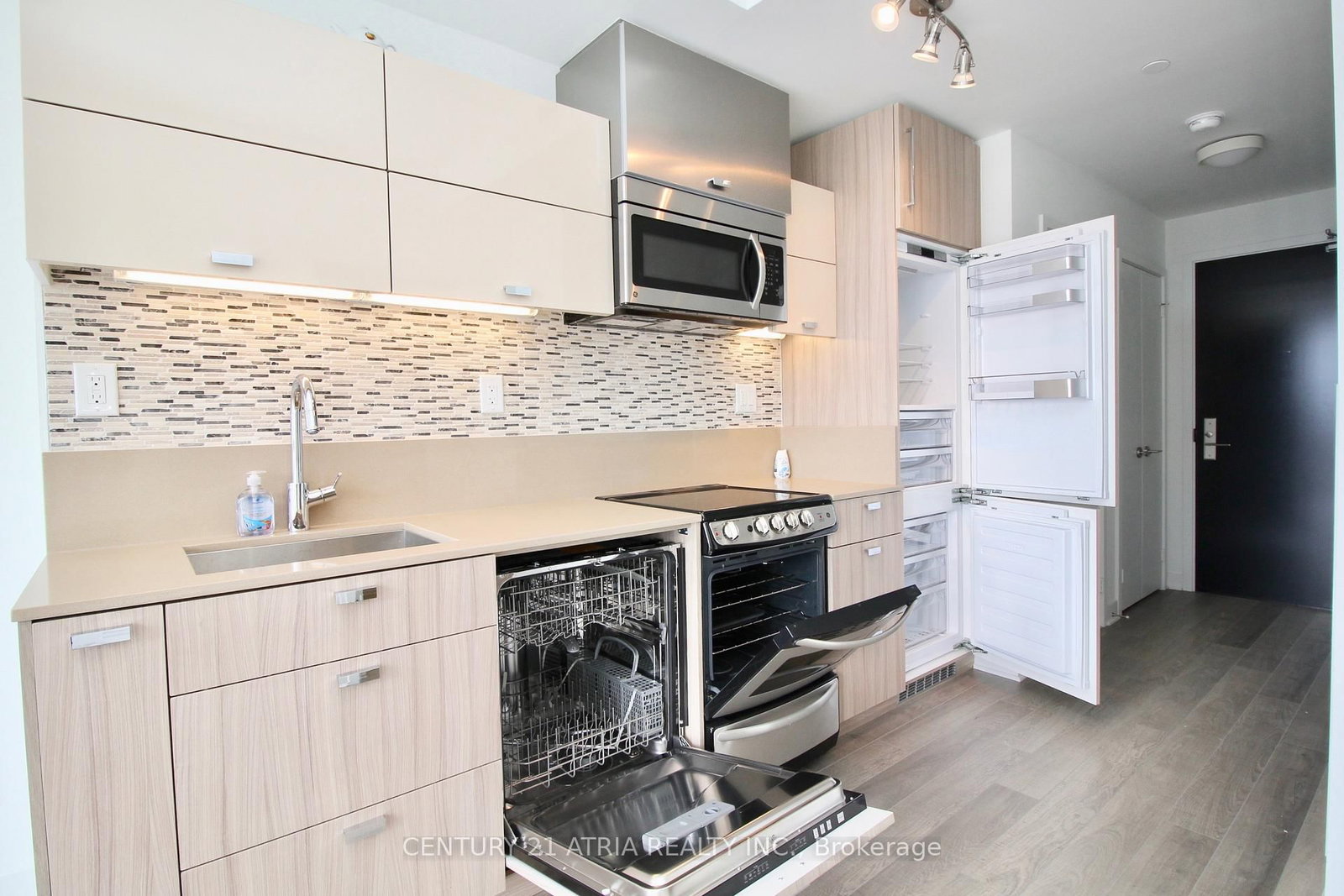 290 Adelaide Street W, Unit 1303 - Photo 4