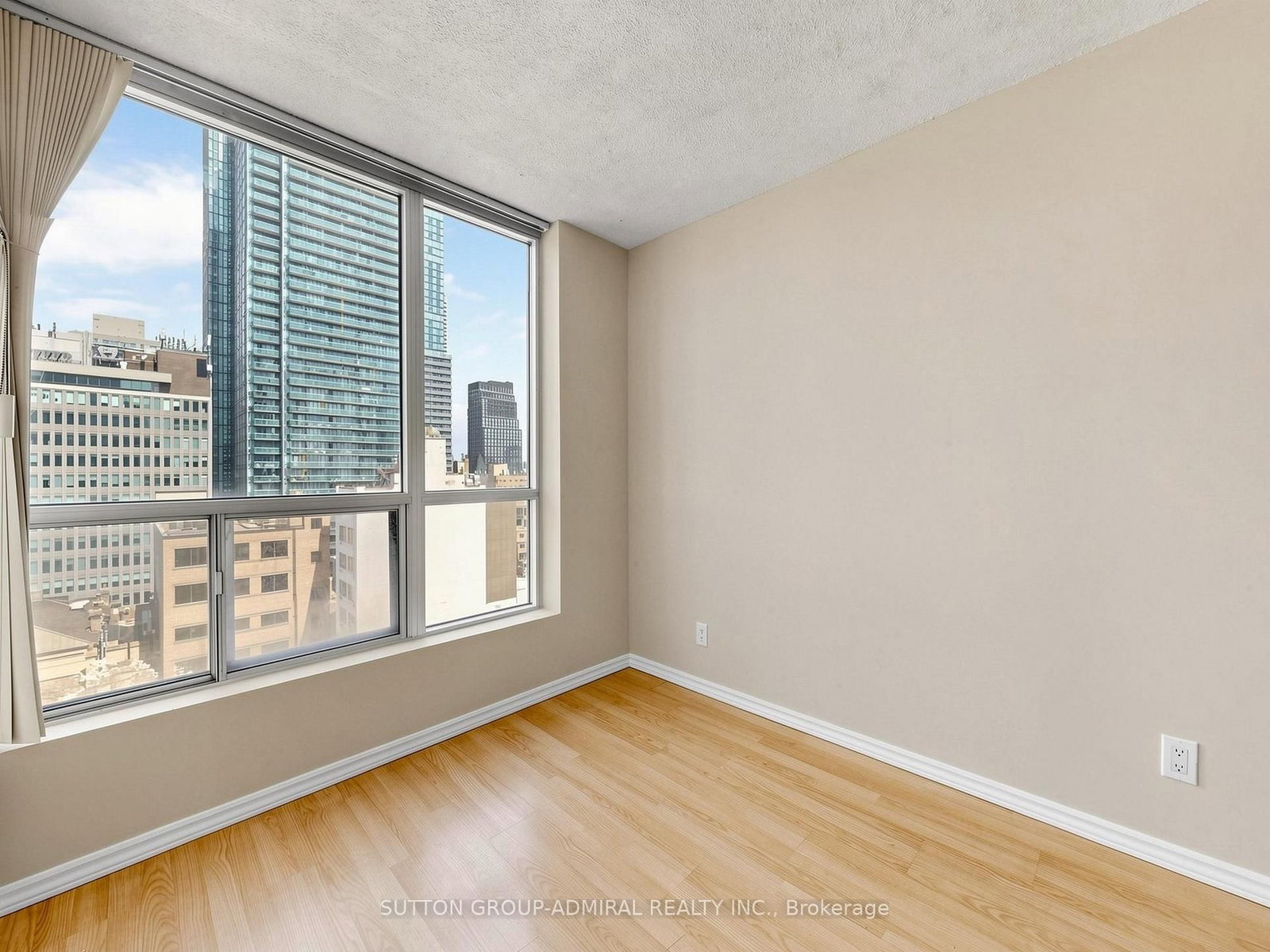 92 King Street E, Unit 1302 - Photo 5