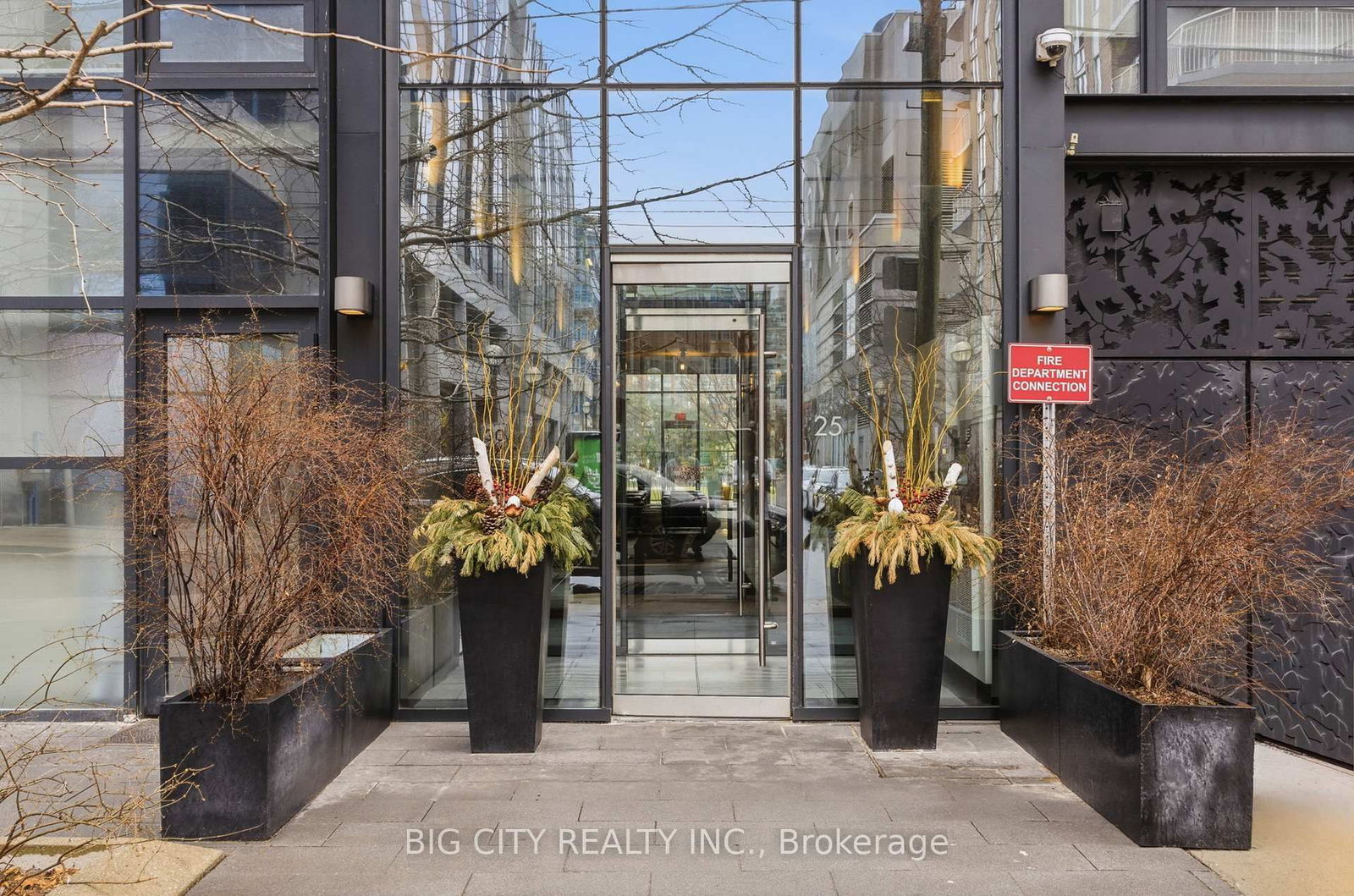 25 Stafford Street, Unit 502 - Photo 2