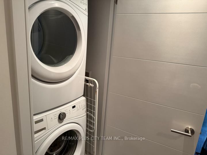 525 Adelaide Street W, Unit 814 - Photo 10