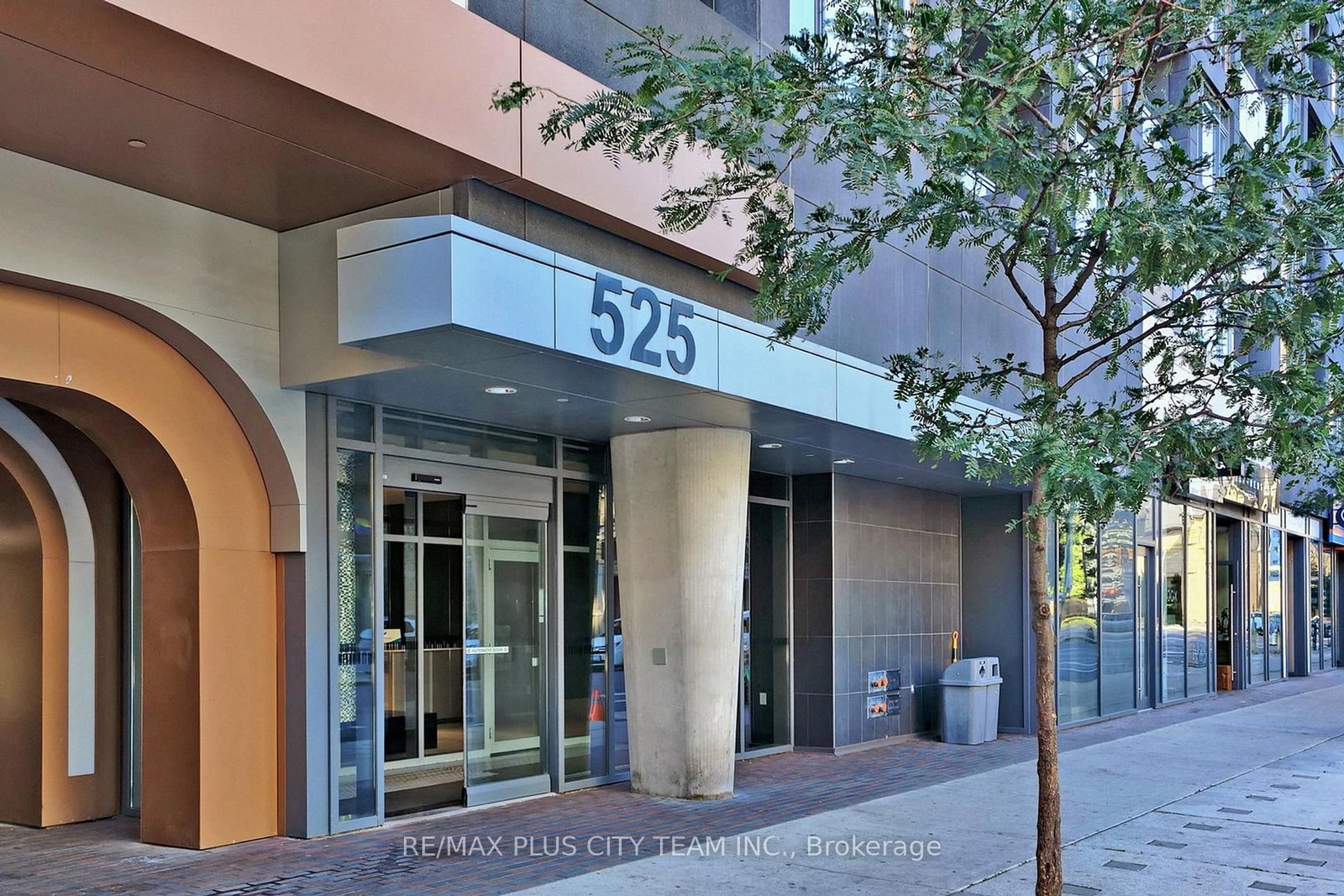 525 Adelaide Street W, Unit 814 - Photo 2