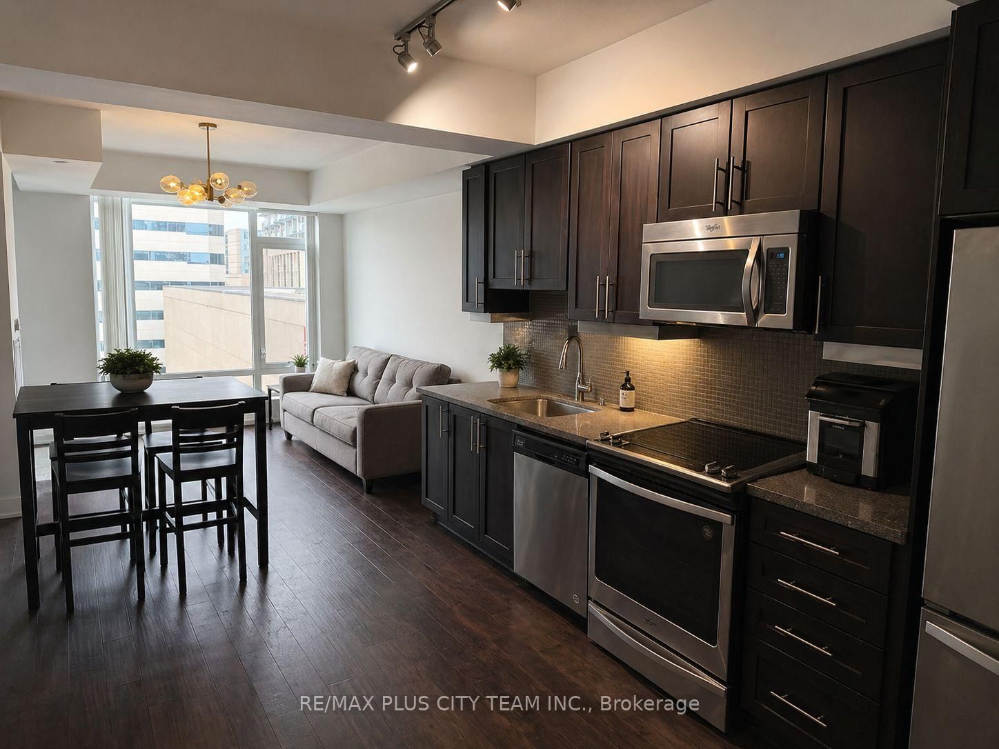 525 Adelaide Street W, Unit 814 - Photo 4