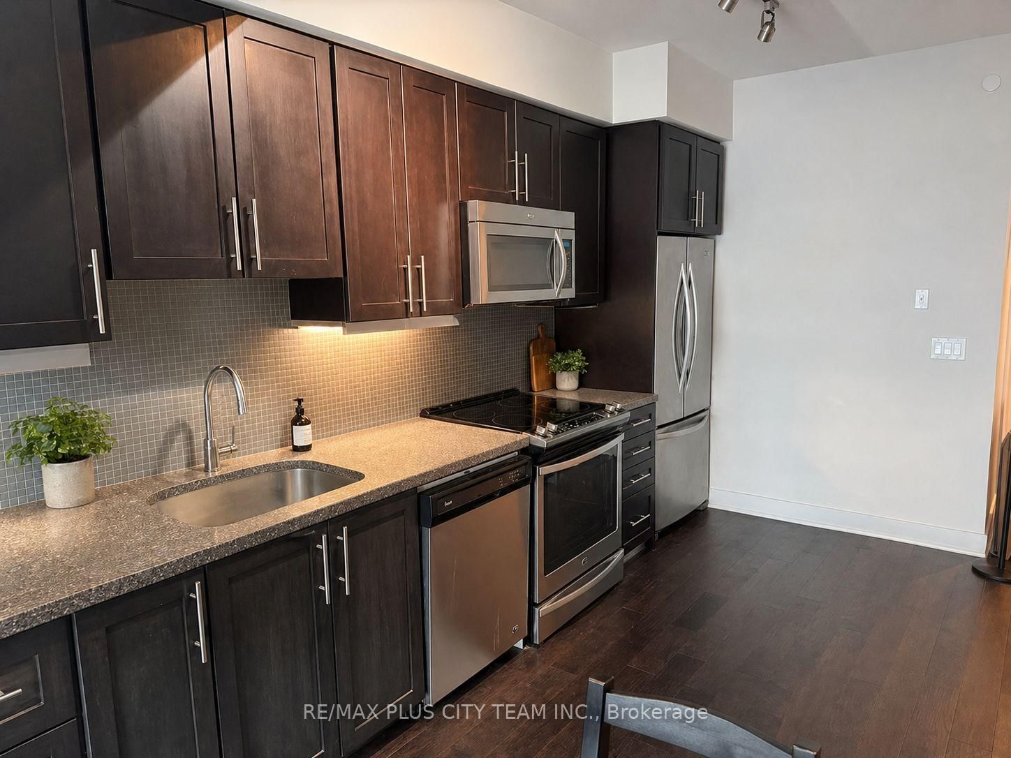 525 Adelaide Street W, Unit 814 - Photo 5