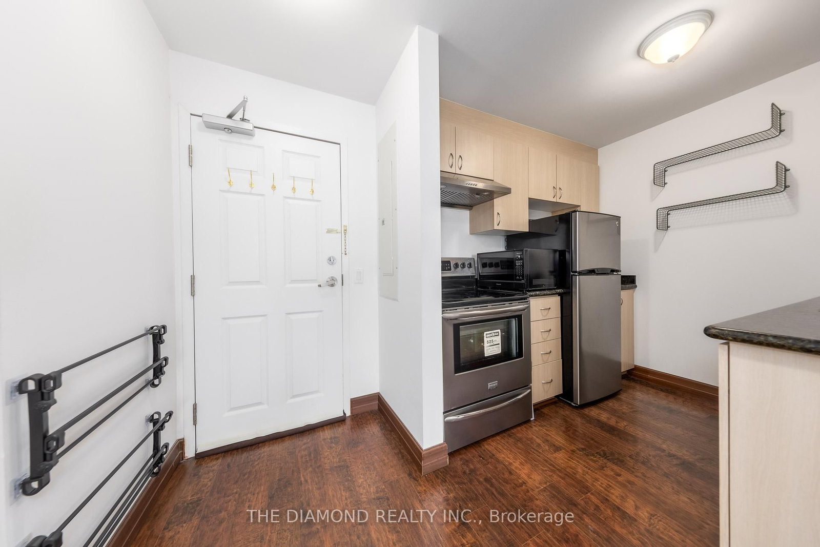 15 Maplewood Avenue, Unit PH 5 - Photo 2