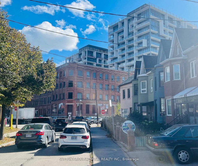 306 - 9 Tecumseth Street