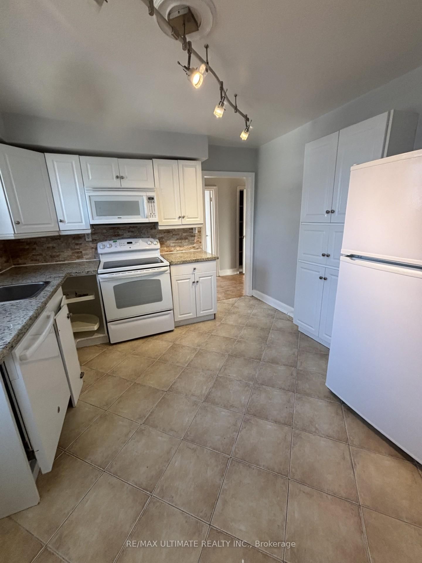 19 Castlefield Avenue, Unit 4