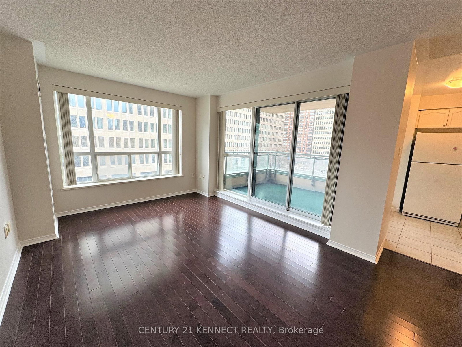 889 Bay Street, Unit 606 - Photo 6