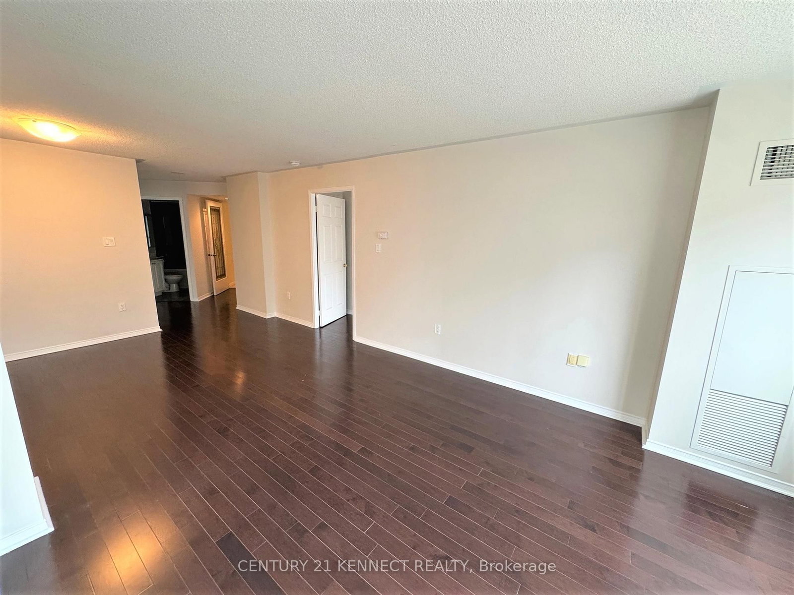 889 Bay Street, Unit 606 - Photo 7