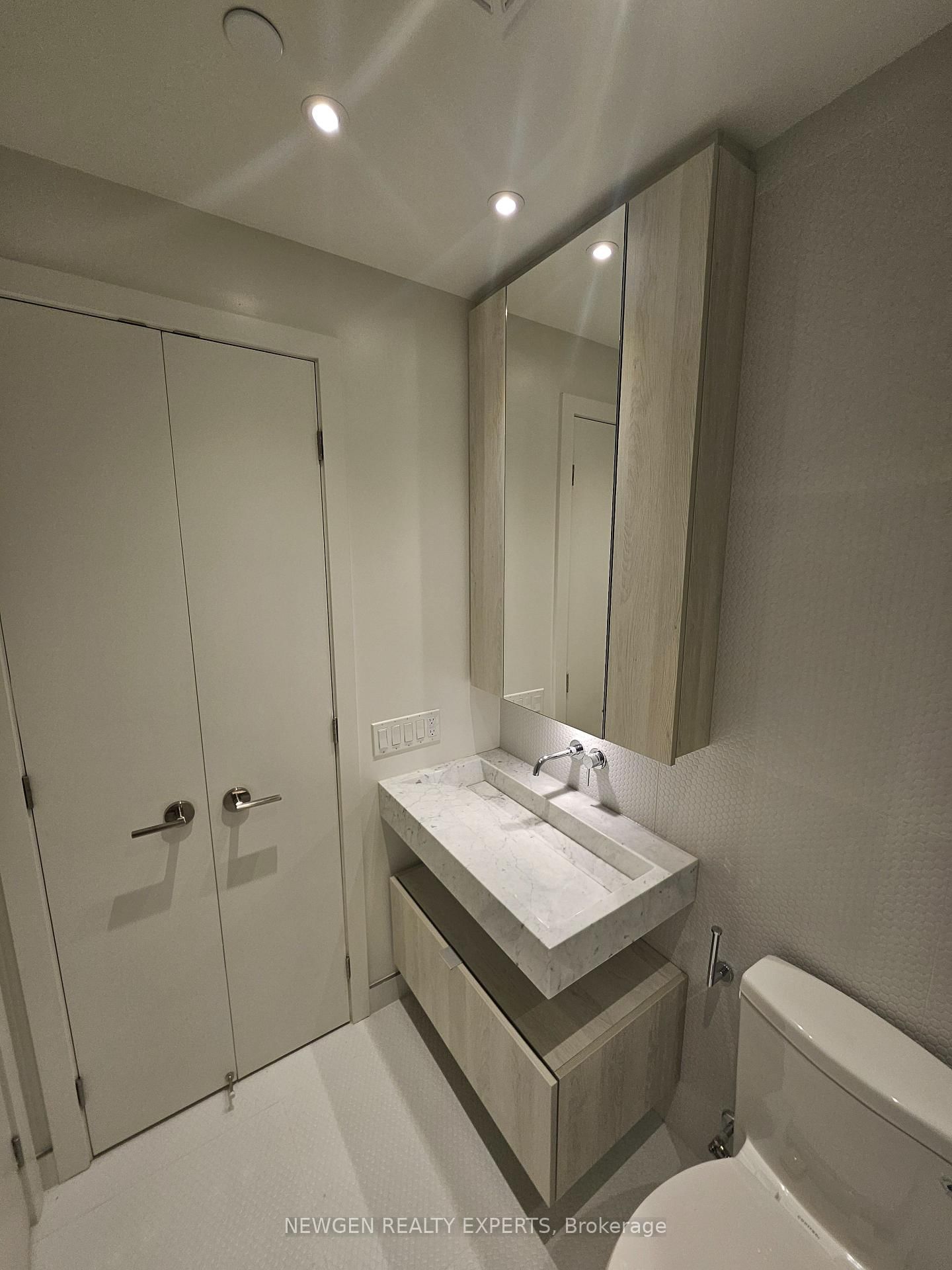 11 Yorkville Avenue, Unit 2609 - Photo 6