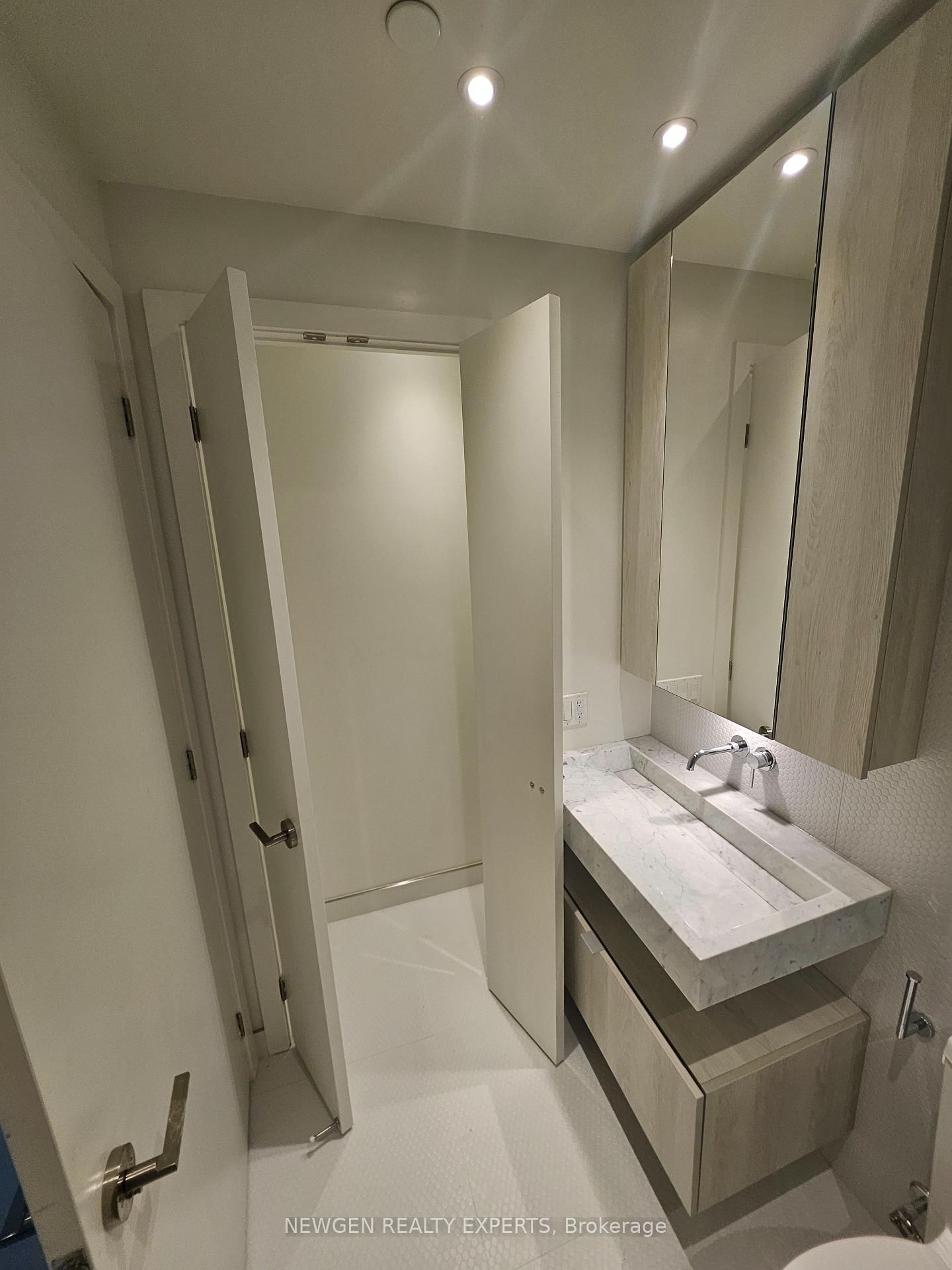 11 Yorkville Avenue, Unit 2609 - Photo 7