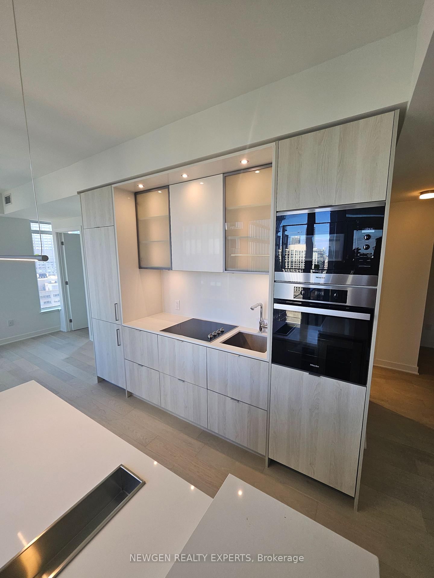 11 Yorkville Avenue, Unit 2609 - Photo 9