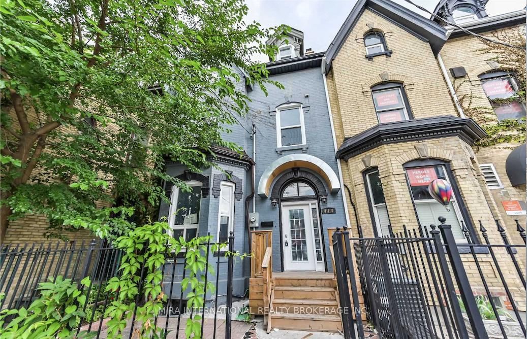 414 Dundas Street E, Unit 202
