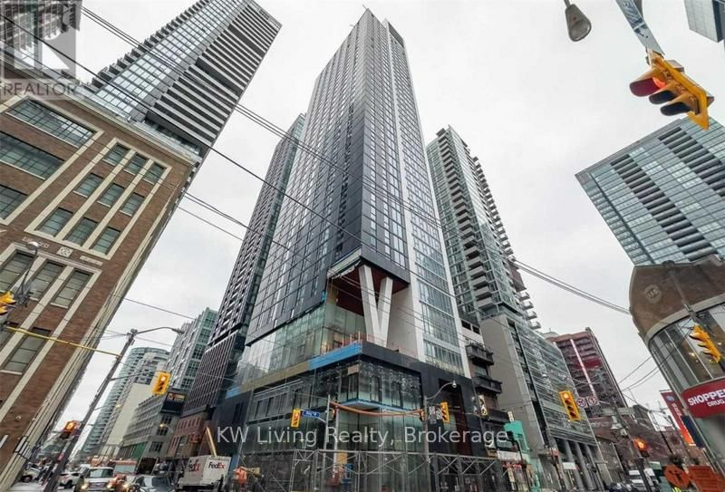 357 King Street W, Unit 802