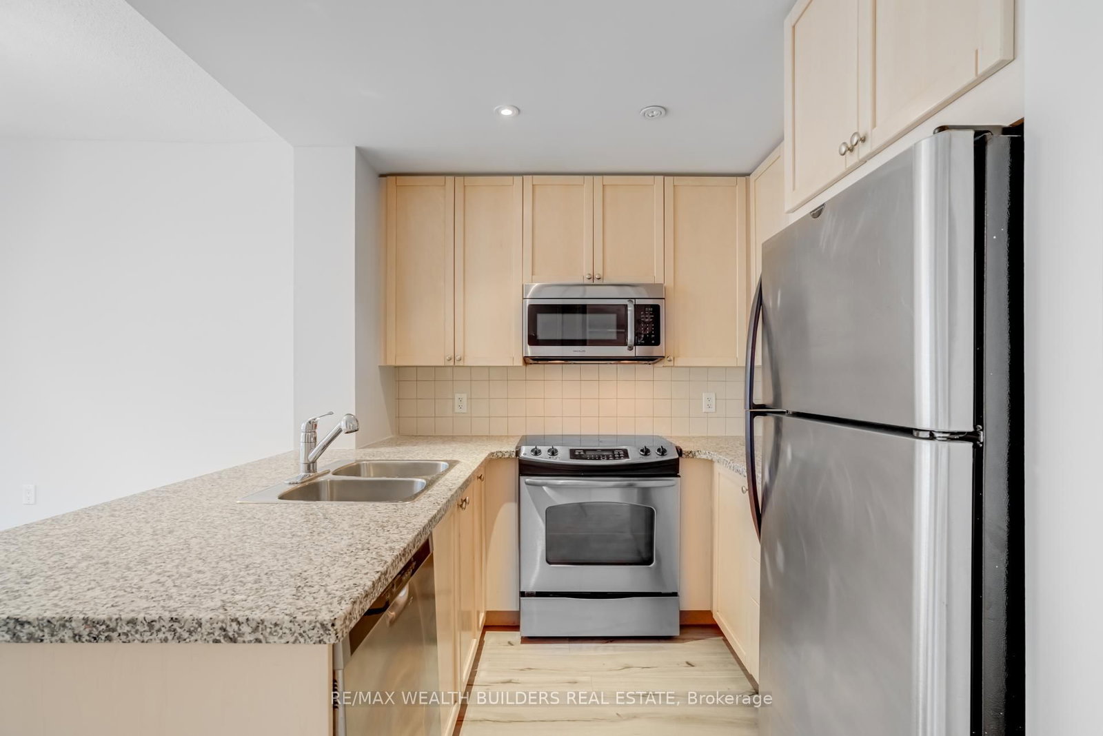 85 Bloor Street E, Unit 1912 - Photo 14