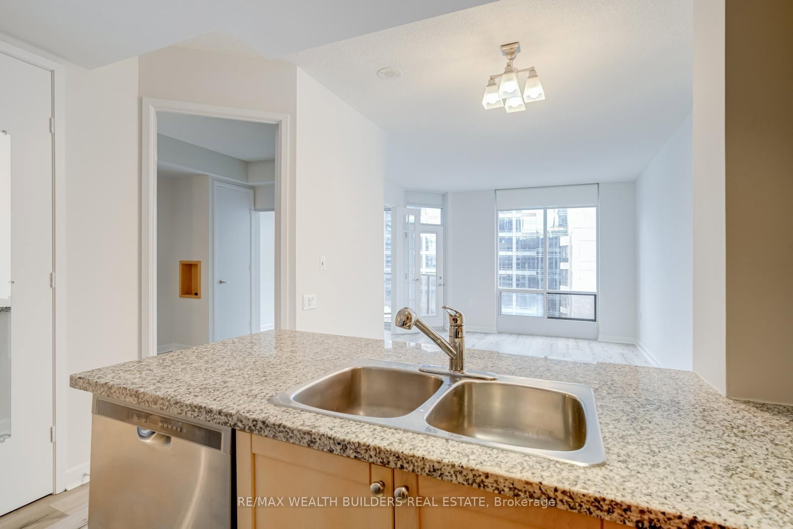 85 Bloor Street E, Unit 1912 - Photo 16