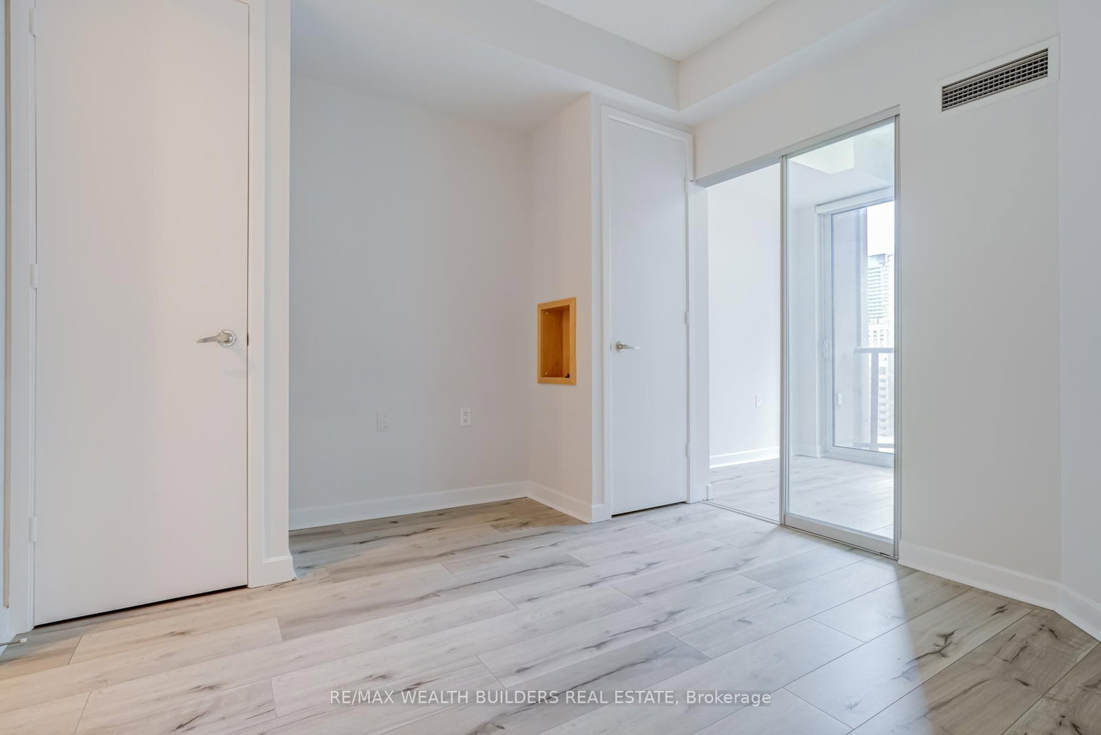 85 Bloor Street E, Unit 1912 - Photo 17