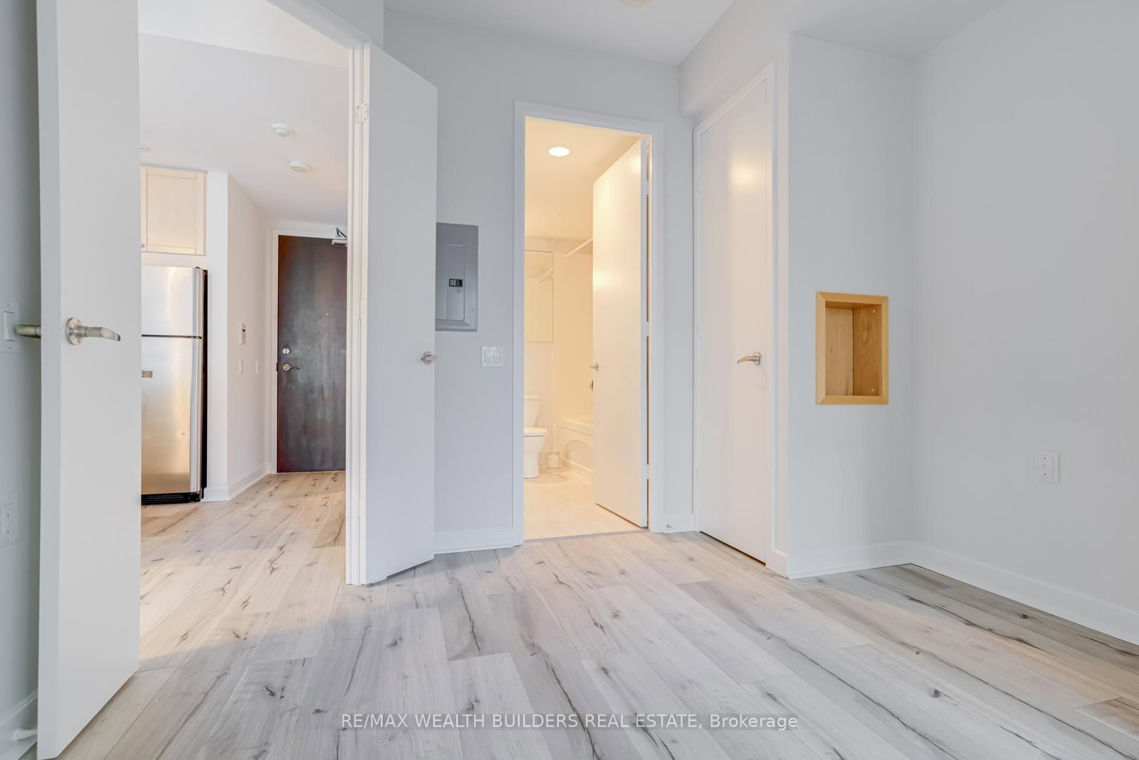 85 Bloor Street E, Unit 1912 - Photo 20