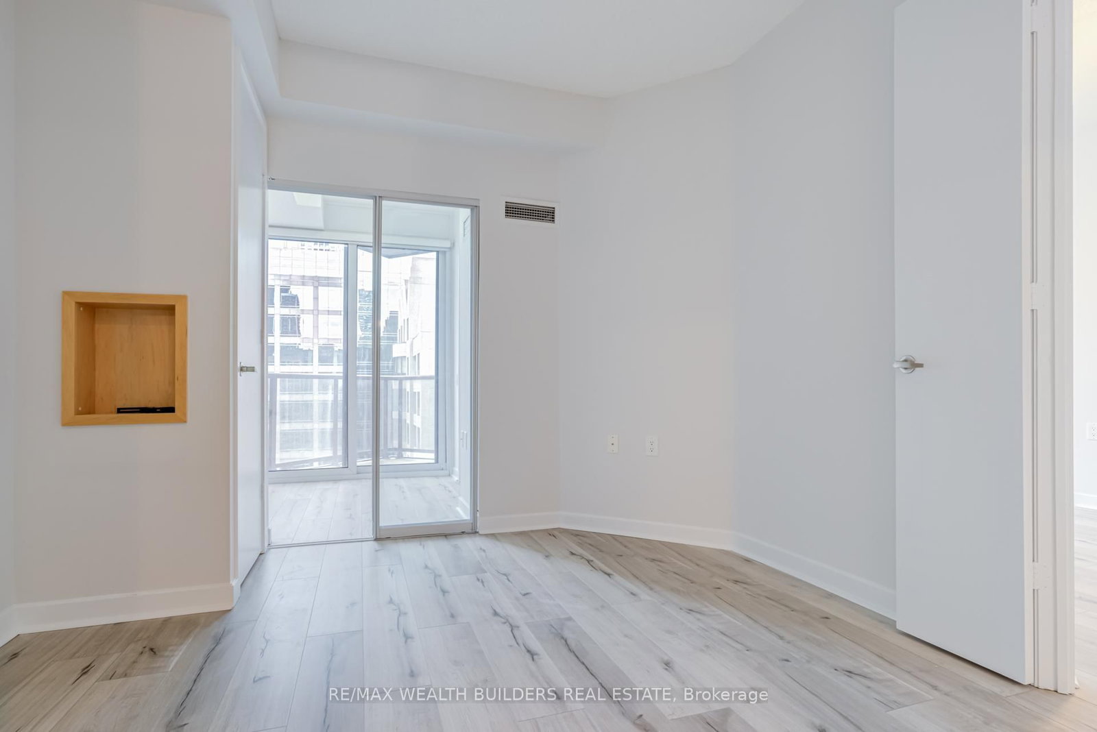 85 Bloor Street E, Unit 1912 - Photo 21