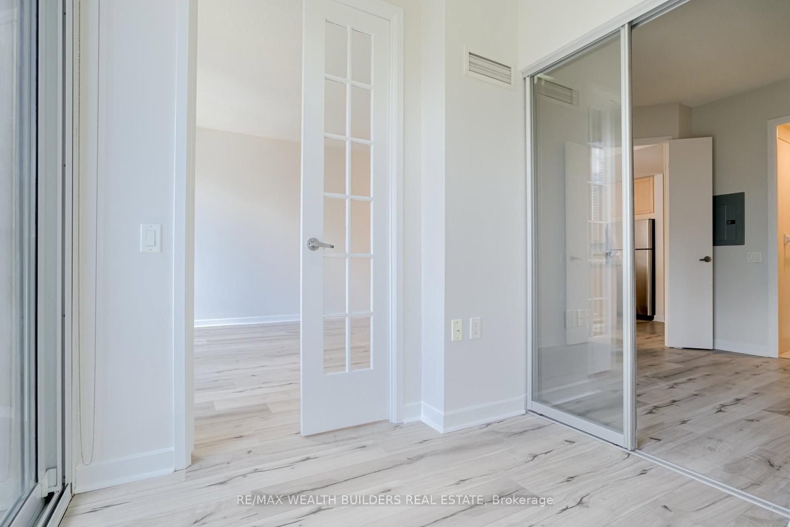 85 Bloor Street E, Unit 1912 - Photo 23