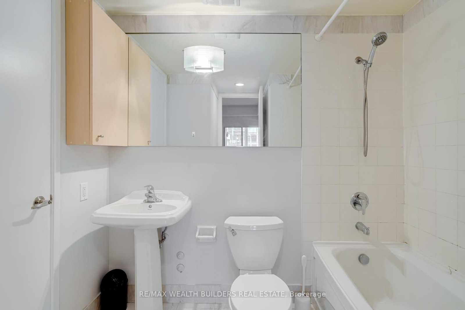 85 Bloor Street E, Unit 1912 - Photo 27