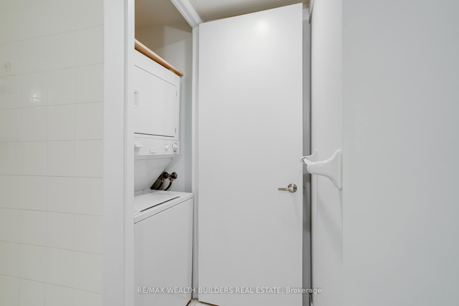 85 Bloor Street E, Unit 1912 - Photo 28